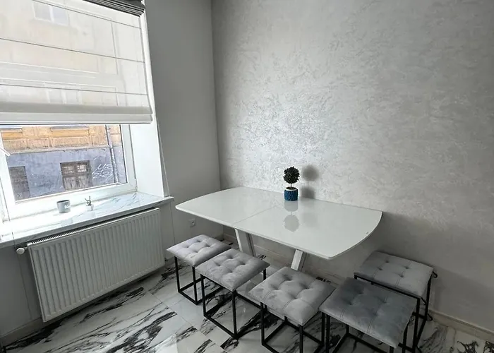 старовиний *